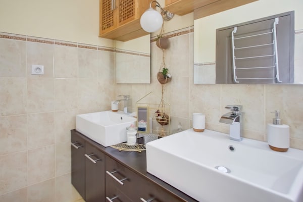 Foto van Leuke villa in Nabirat met een privézwembad - Vakantiehuis in NABIRAT - BathRoom