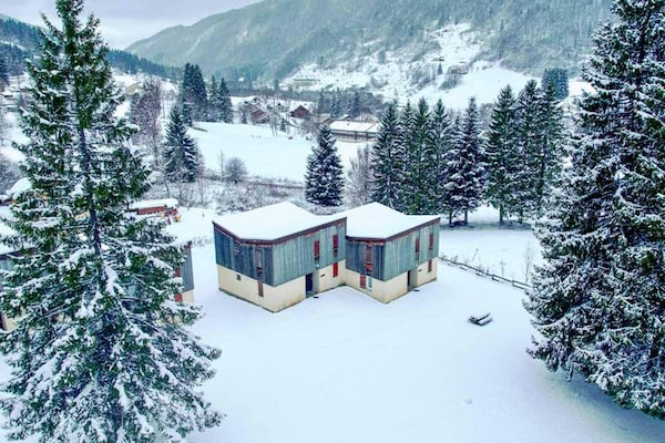Foto van Bergappartement met zwembad in Lelex - Vakantiehuis in Lélex - ExteriorWinter