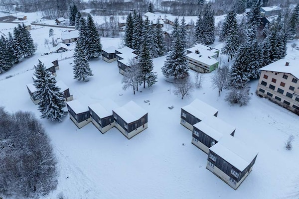 Foto van Bergappartement met zwembad in Lelex - Vakantiehuis in Lélex - ExteriorWinter