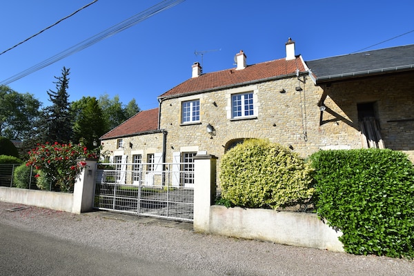 Foto van Vakantiehuis Vault-de-Lugny bij bos - Vakantiehuis in Vault de Lugny - ExteriorSummer