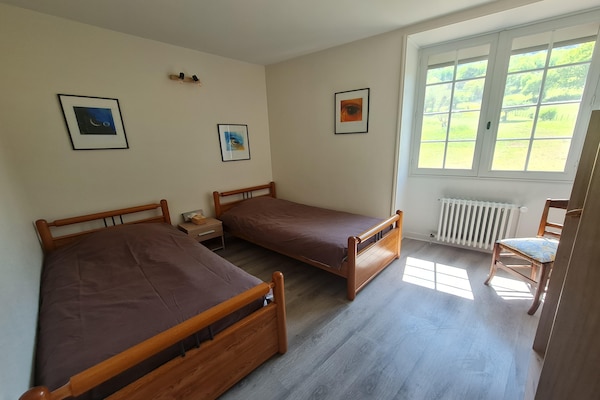 Foto van Vakantiehuis Vault-de-Lugny bij bos - Vakantiehuis in Vault de Lugny - BedRoom