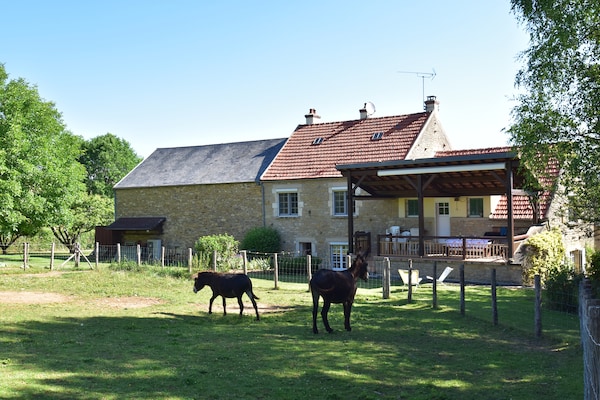 Foto van Vakantiehuis Vault-de-Lugny bij bos - Vakantiehuis in Vault de Lugny - GardenSummer