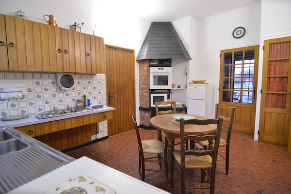 Foto van Vakantiehuis Vault-de-Lugny bij bos - Vakantiehuis in Vault de Lugny - Kitchen
