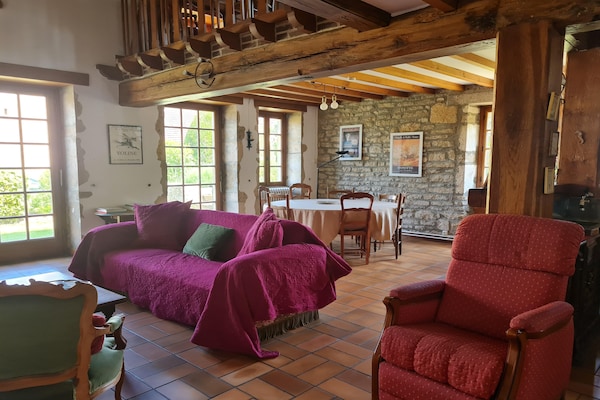 Foto van Vakantiehuis Vault-de-Lugny bij bos - Vakantiehuis in Vault de Lugny - LivingRoom