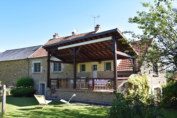 Foto van Vakantiehuis Vault-de-Lugny bij bos - Vakantiehuis in Vault de Lugny - TerraceBalcony