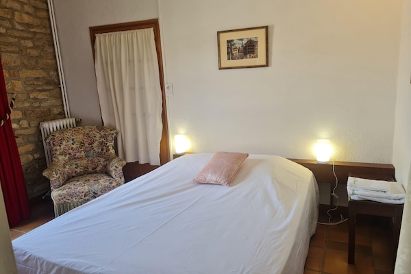 Foto van Vakantiehuis Vault-de-Lugny bij bos - Vakantiehuis in Vault de Lugny - BedRoom