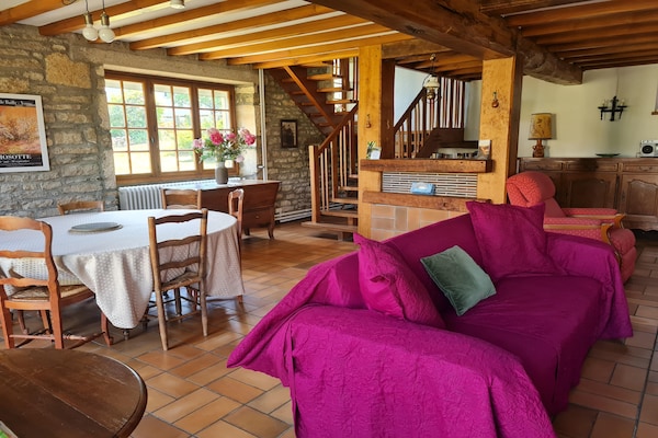 Foto van Vakantiehuis Vault-de-Lugny bij bos - Vakantiehuis in Vault de Lugny - LivingRoom
