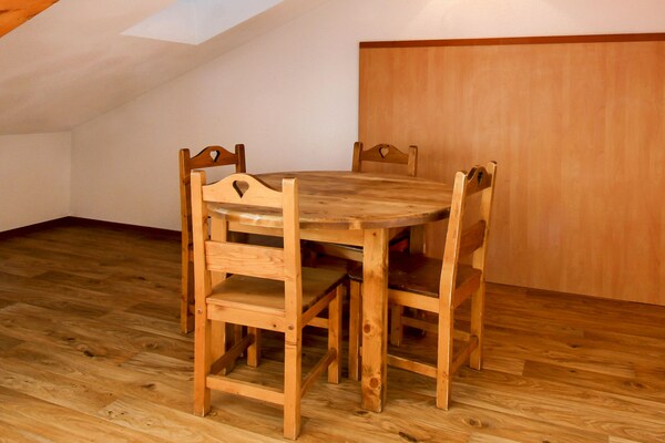 Foto van Zonnig verblijf in de Alpen voor vier personen - Vakantiehuis in Allos - DiningRoom