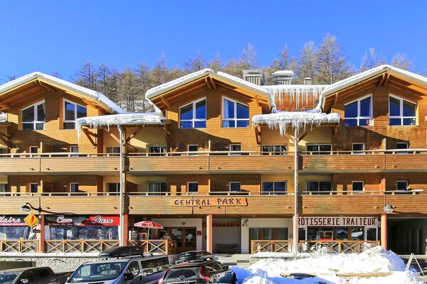 Foto van Zonnig verblijf in de Alpen voor vier personen - Vakantiehuis in Allos - ExteriorWinter