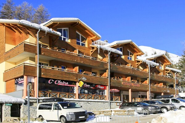Foto van Zonnig verblijf in de Alpen voor vier personen - Vakantiehuis in Allos - ExteriorWinter
