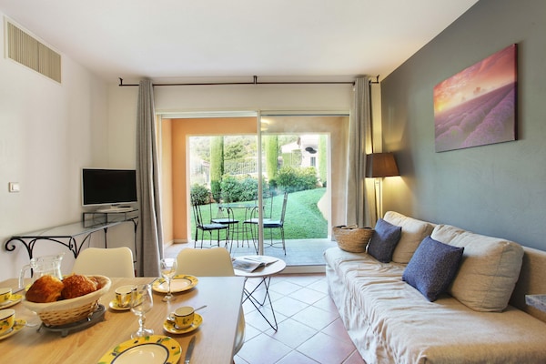 Foto van Appartement in Gréoux-Les-Bains bij meren - Vakantiehuis in Gréoux-les-Bains - LivingRoom