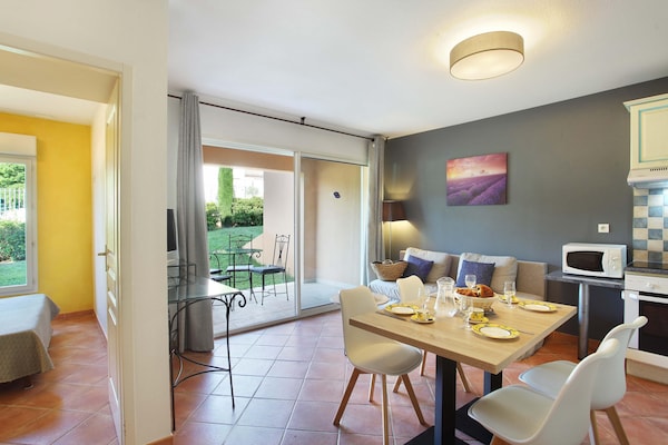 Foto van Appartement in Gréoux-Les-Bains bij meren - Vakantiehuis in Gréoux-les-Bains - LivingRoom