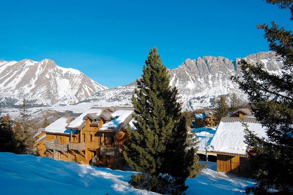 Foto van Ruim Alpenchalet - Vakantiehuis in Le Devoluy - ExteriorWinter