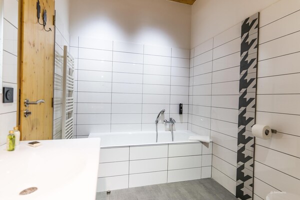 Foto van Appartement in Chantemerle bij Serre Chevalier - Vakantiehuis in SAINT CHAFFREY - BathRoom