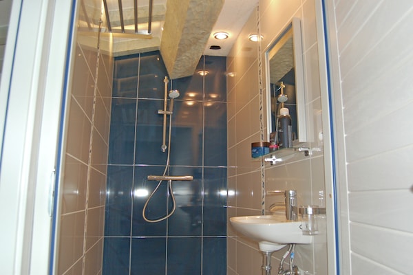 Foto van La Turbie Appartement, La Turbie - Vakantiehuis in La Turbie - BathRoom
