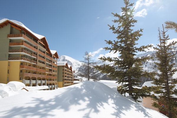 Foto van Chalet in Isola met prachtig uitzicht - Vakantiehuis in LE HAMEAU - AreaWinter1KM