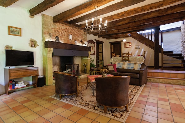 Foto van Ruime boerderij met zwembad - Vakantiehuis in Nantheuil - LivingRoom