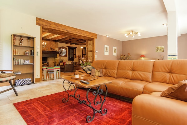 Foto van Ruime boerderij met zwembad - Vakantiehuis in Nantheuil - LivingRoom