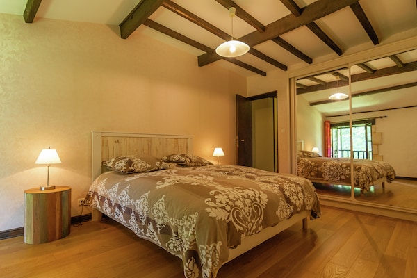 Foto van Ruime boerderij met zwembad - Vakantiehuis in Nantheuil - BedRoom