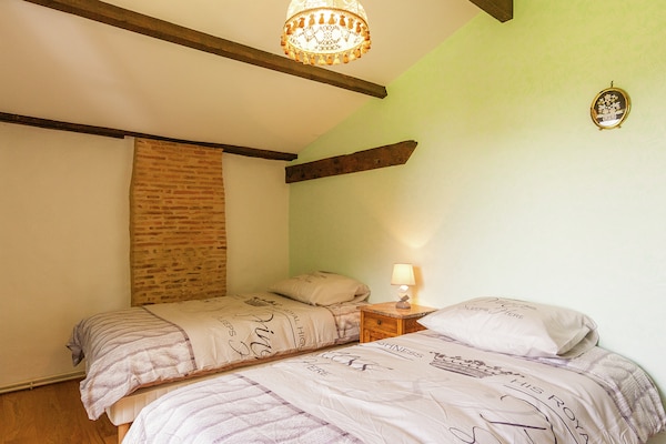 Foto van Ruime boerderij met zwembad - Vakantiehuis in Nantheuil - BedRoom