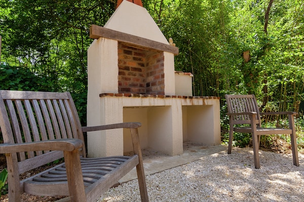 Foto van Ruime boerderij met zwembad - Vakantiehuis in Nantheuil - TerraceBalcony