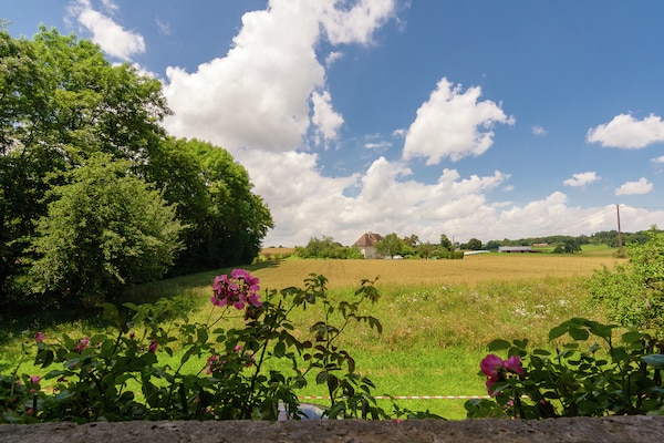 Foto van Ruime boerderij met zwembad - Vakantiehuis in Nantheuil - AreaSummer1KM