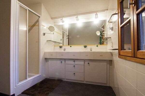 Foto van Grote boerderij met privétuin - Vakantiehuis in Nantheuil - BathRoom