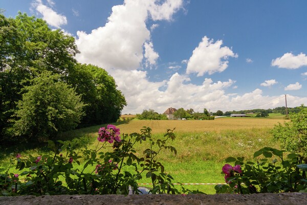 Foto van Grote boerderij met privétuin - Vakantiehuis in Nantheuil - AreaSummer1KM
