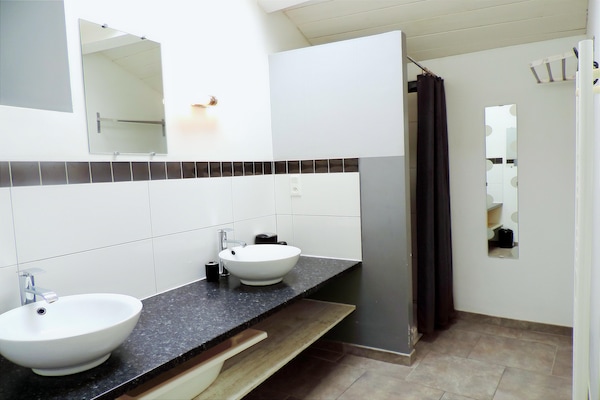 Foto van Authentieke stenen Mas Retreat - Vakantiehuis in LES ASSIONS - BathRoom
