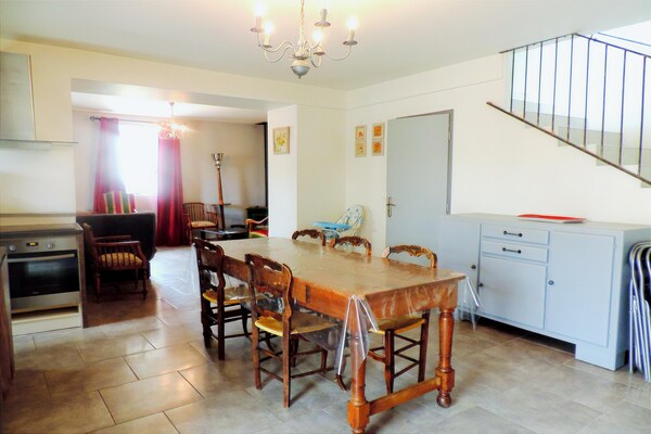 Foto van Authentieke stenen Mas Retreat - Vakantiehuis in LES ASSIONS - DiningRoom