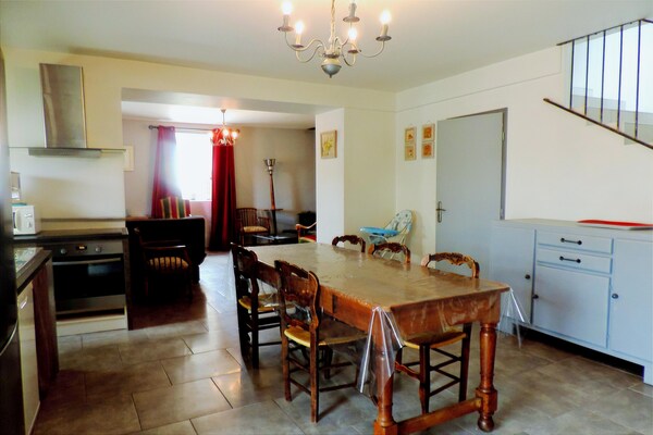 Foto van Authentieke stenen Mas Retreat - Vakantiehuis in LES ASSIONS - Kitchen