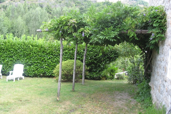 Foto van Retraite aan de rivier in La Souche - Vakantiehuis in La Souche - GardenSummer
