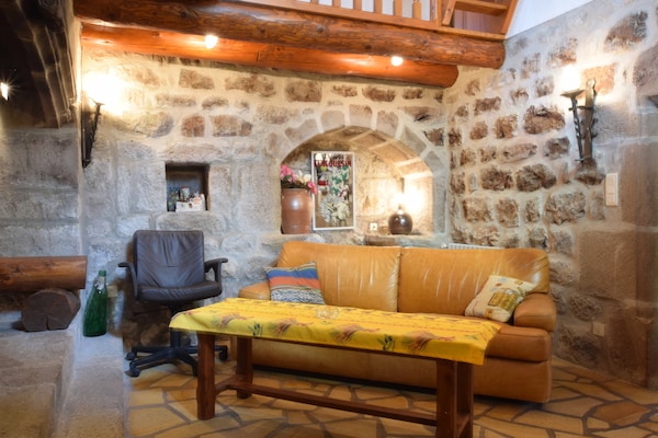 Foto van Retraite aan de rivier in La Souche - Vakantiehuis in La Souche - LivingRoom