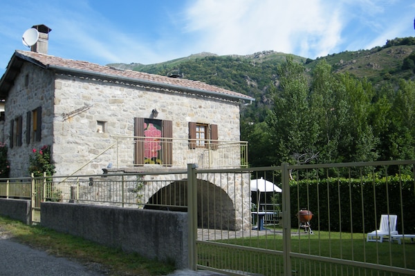 Foto van Retraite aan de rivier in La Souche - Vakantiehuis in La Souche - GardenSummer
