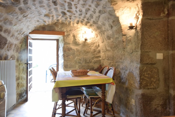 Foto van Retraite aan de rivier in La Souche - Vakantiehuis in La Souche - DiningRoom