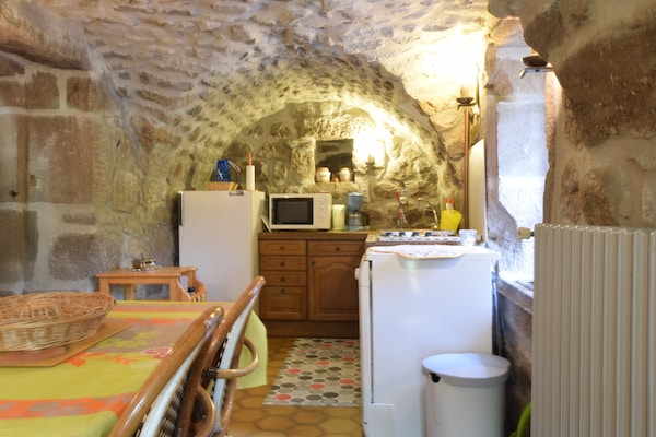Foto van Retraite aan de rivier in La Souche - Vakantiehuis in La Souche - Kitchen