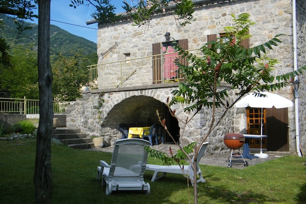 Foto van Retraite aan de rivier in La Souche - Vakantiehuis in La Souche - ExteriorSummer