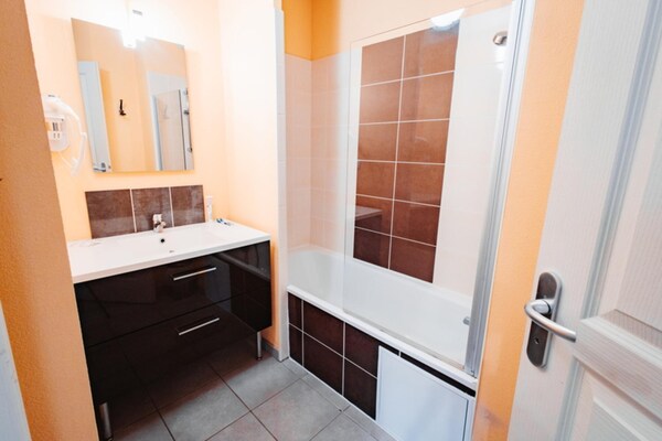 Foto van Appartement nabij het thermaalbad van Couloubret - Vakantiehuis in Ax‑les‑Thermes - BathRoom