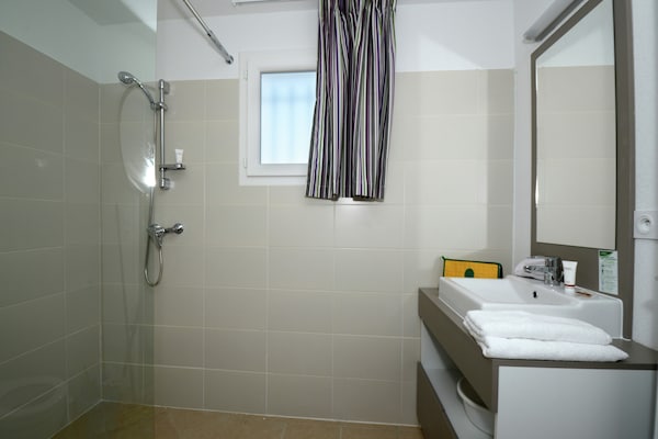 Foto van Appartement in Le Paradou met zwembad & sauna - Vakantiehuis in Paradou - BathRoom