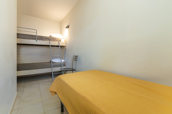 Foto van Wonen aan de kust en in de tuin op Corsica - Vakantiehuis in Sari-Solenzara - ChildrenRoom
