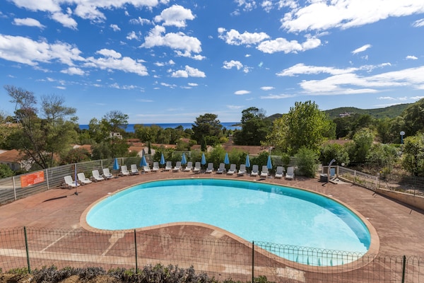 Foto van Wonen aan de kust en in de tuin op Corsica - Vakantiehuis in Sari-Solenzara - PoolOfHouse