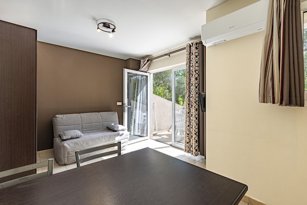 Foto van Wonen aan de kust en in de tuin op Corsica - Vakantiehuis in Sari-Solenzara - LivingRoom