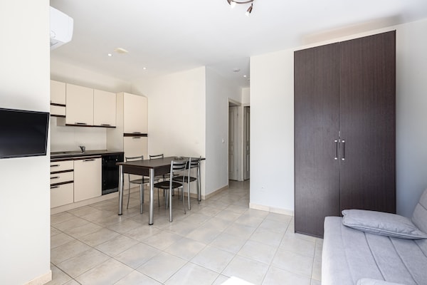 Foto van Wonen aan de kust en in de tuin op Corsica - Vakantiehuis in Sari-Solenzara - DiningRoom