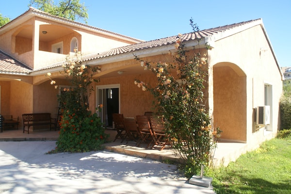 Foto van Villa in Moriani-Plage met Zeezicht - Vakantiehuis in Moriani-Plage - ExteriorSummer