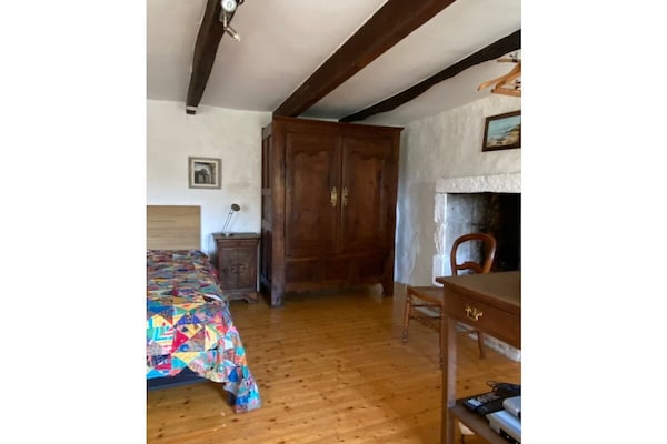 Foto van Bretons stenen huis vlakbij de zee - Vakantiehuis in Plounérin - Untagged