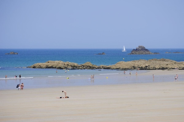 Foto van Bretons stenen huis vlakbij de zee - Vakantiehuis in Plounérin - Untagged
