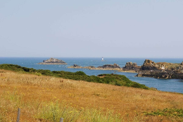 Foto van Bretons stenen huis vlakbij de zee - Vakantiehuis in Plounérin - Untagged