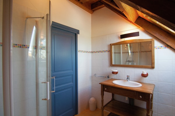 Foto van Elegante villa in Saint-Médard - Vakantiehuis in St. Medard D'excideuil - BathRoom