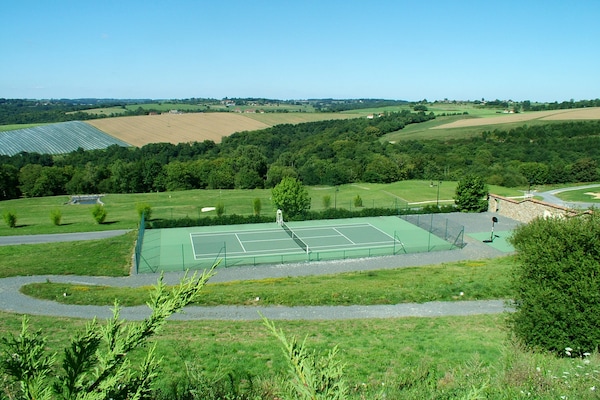 Foto van Elegante villa in Saint-Médard - Vakantiehuis in St. Medard D'excideuil - ParkFacilities