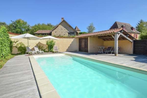 Foto van Elegante villa in Saint-Médard - Vakantiehuis in St. Medard D'excideuil - PoolOfHouse